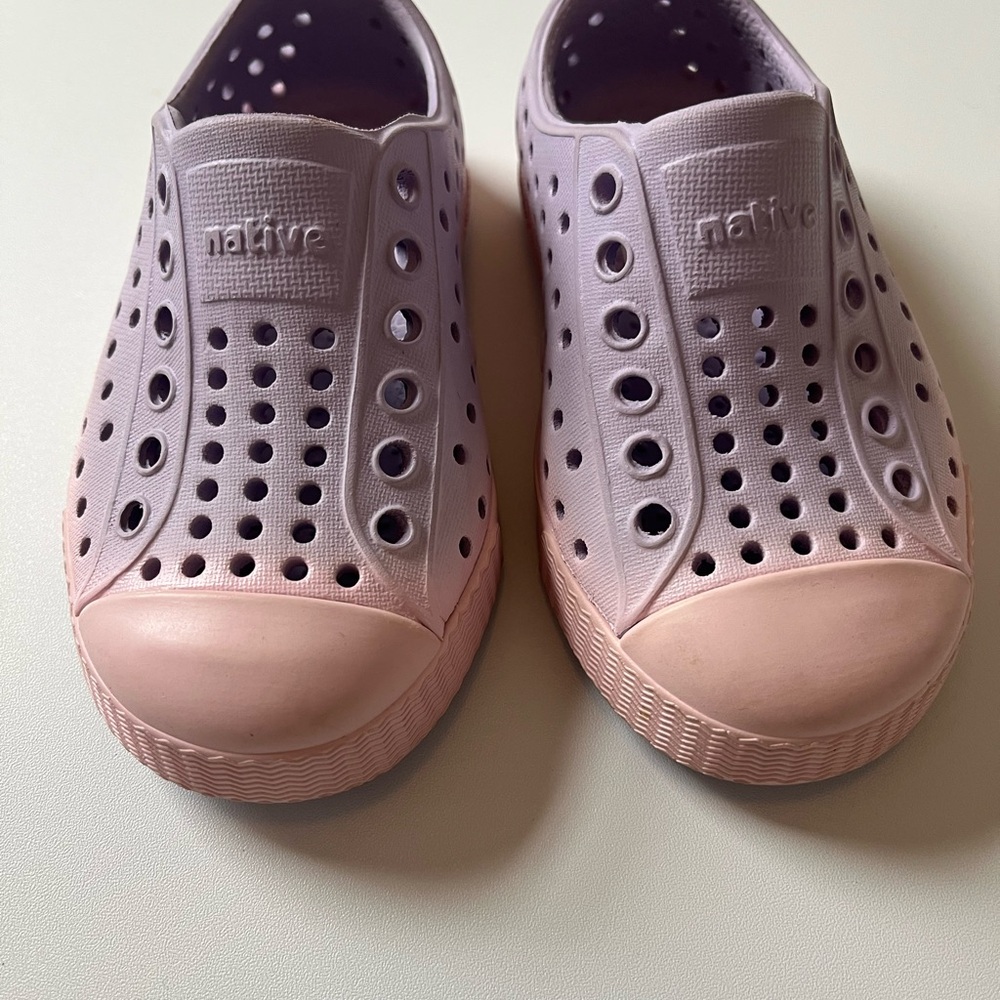Native Kids Water Shoes in Light Pink and Lavender